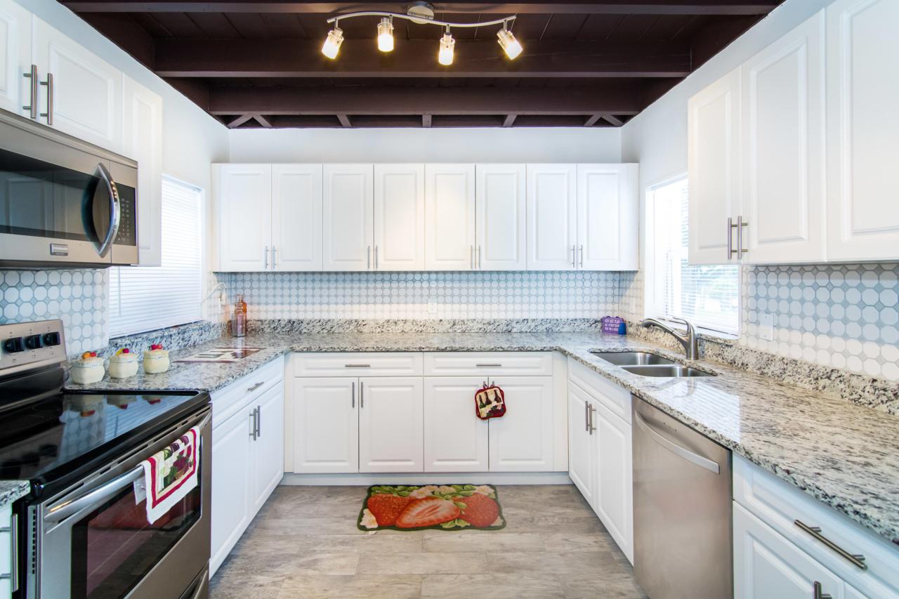 938 33rd Street - Photo 1