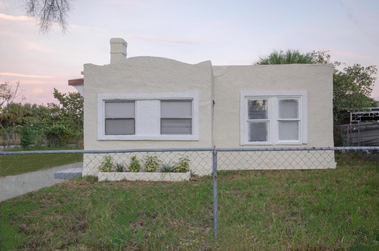 3818 Greenwood Avenue - Photo 1