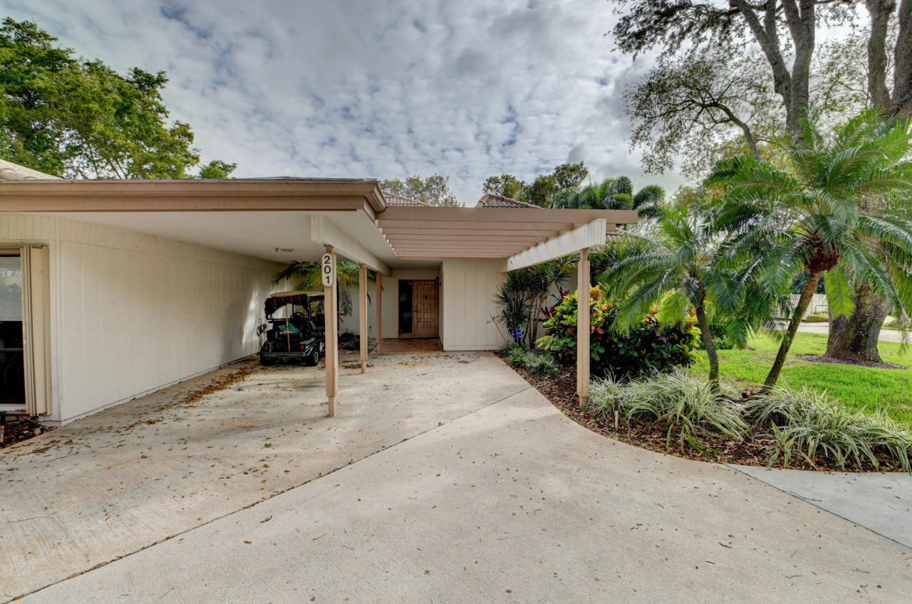 201 Bridgewood Court - Photo 1