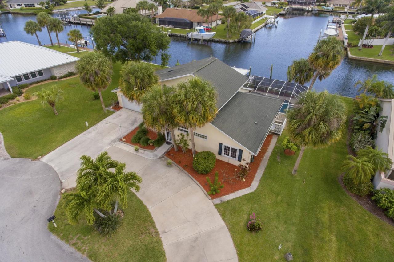 126 Queen Bess Court - Photo 1