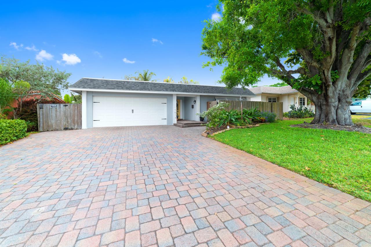 1513 2 Street - Photo 1