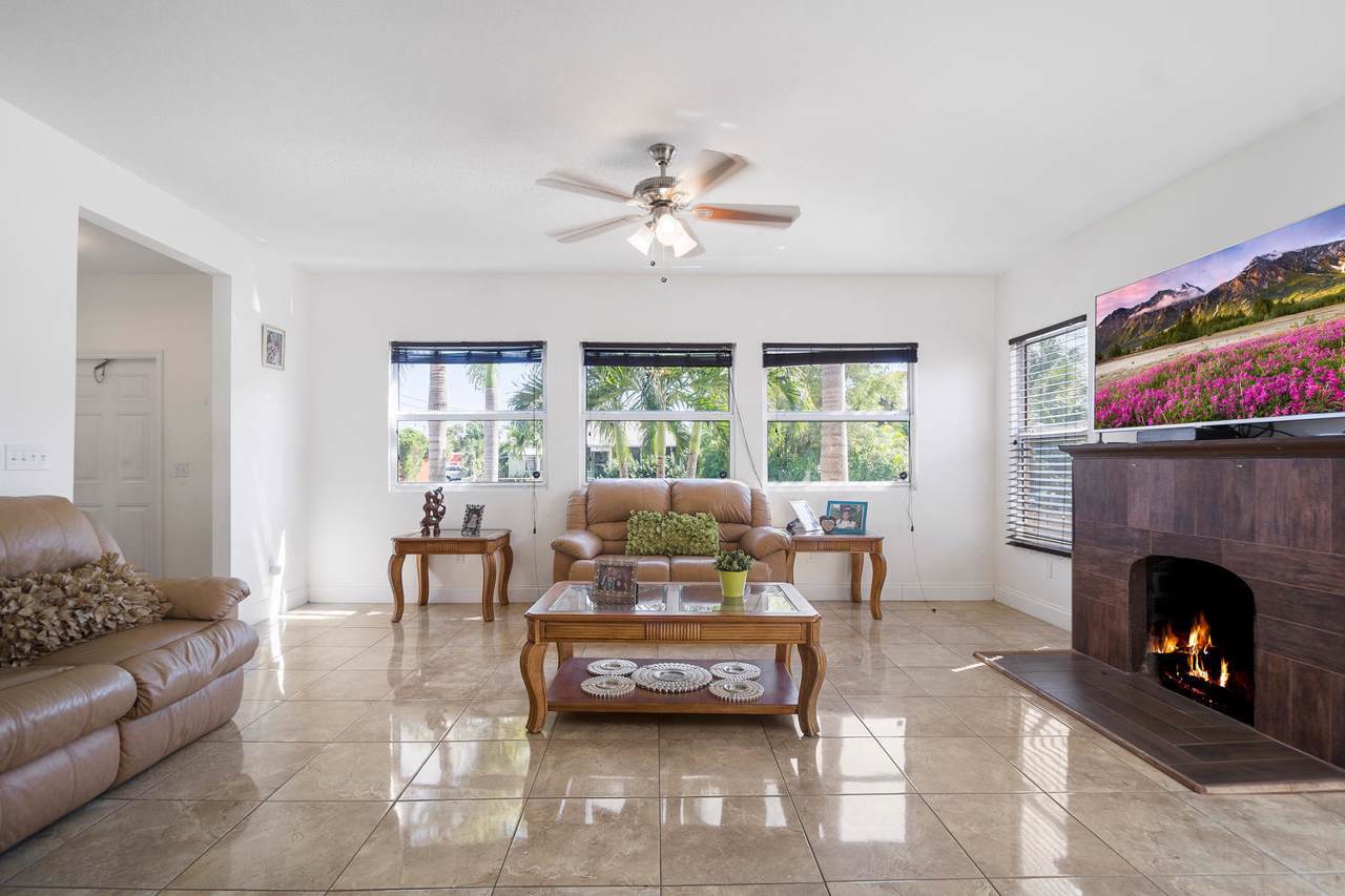 411 Barnett Street - Photo 1