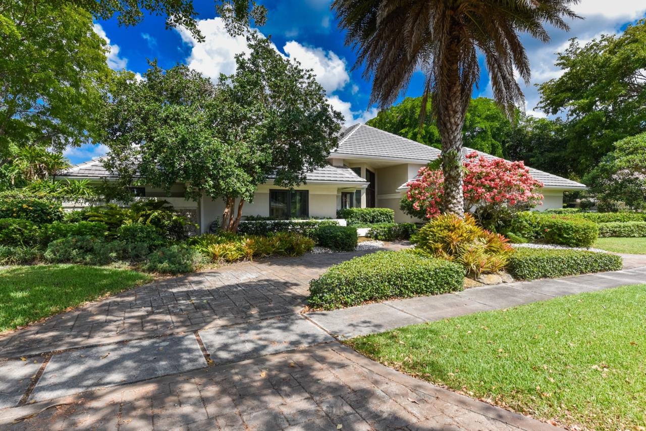 4885 Hunters Way - Photo 1