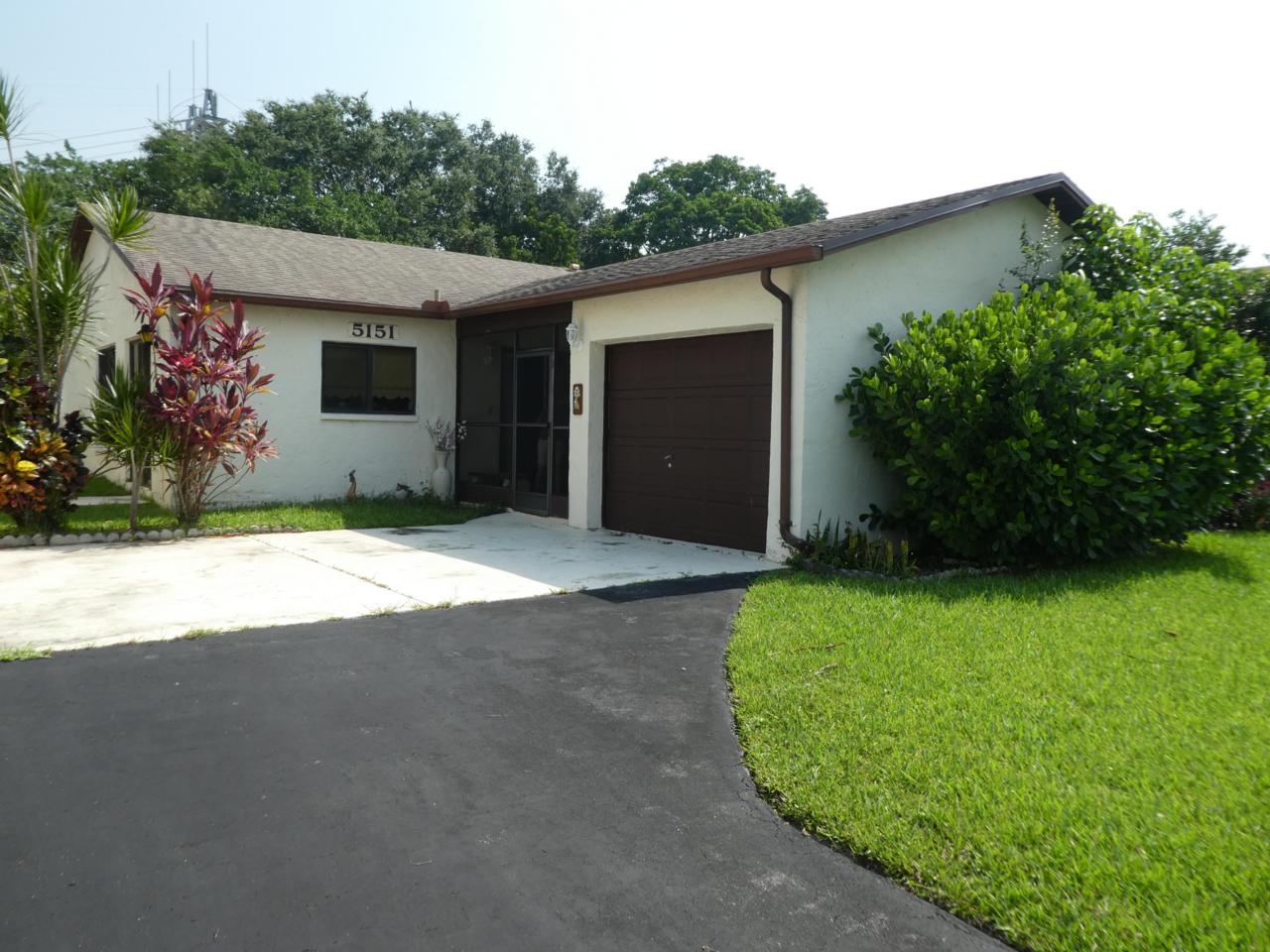 5151 Mirror Lakes Boulevard - Photo 1