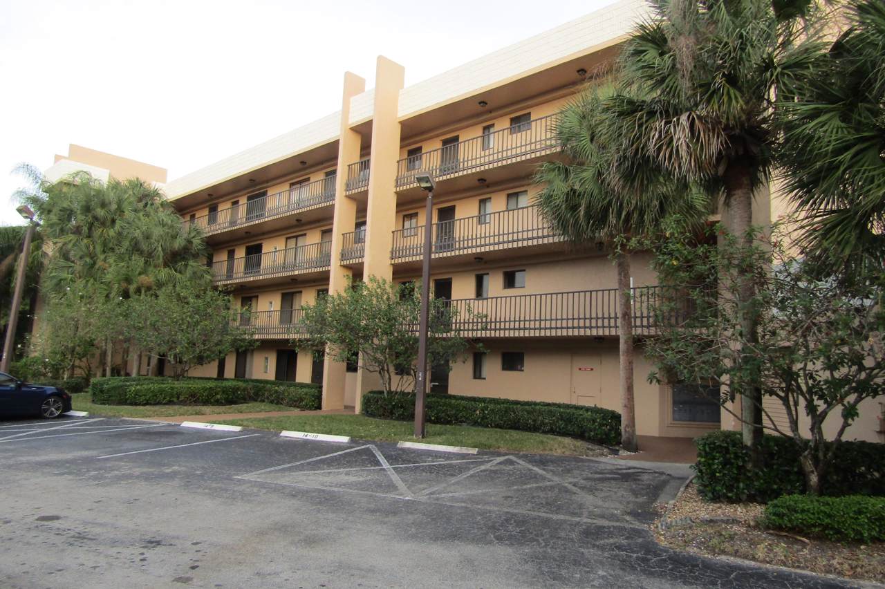 4820 Lucerne Lakes Boulevard - Photo 1