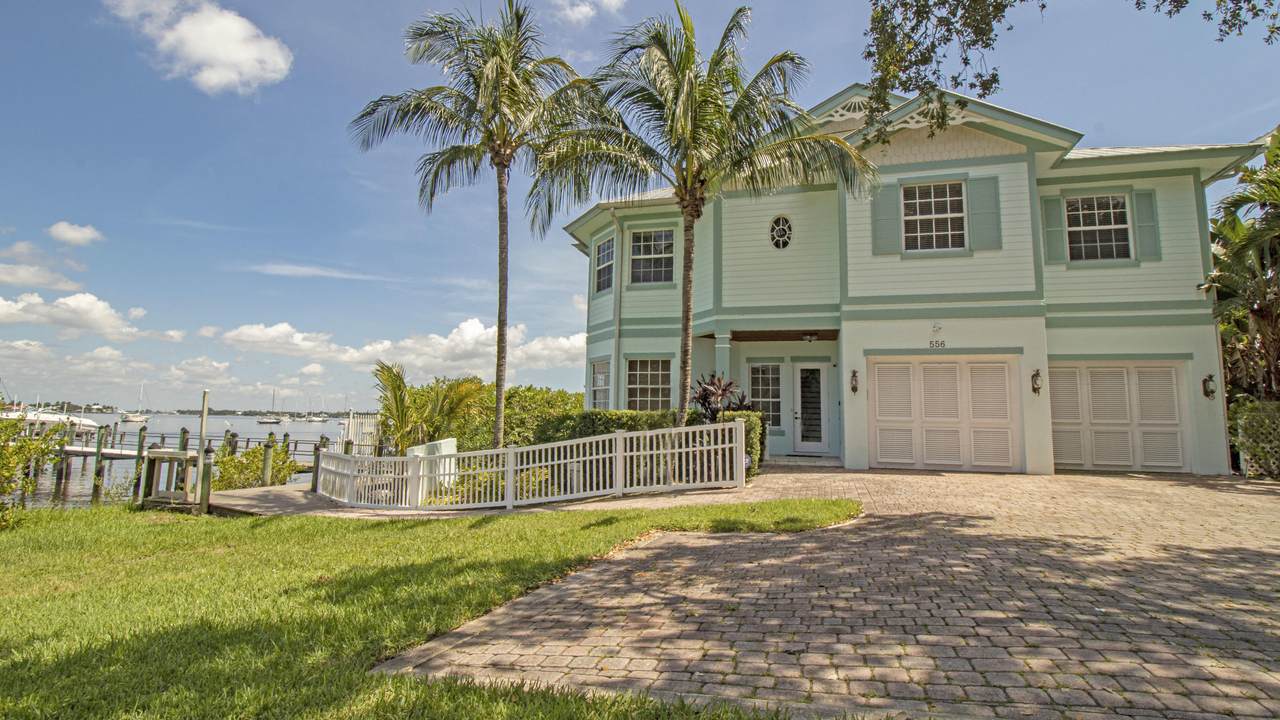 556 Saint Lucie Crescent - Photo 1