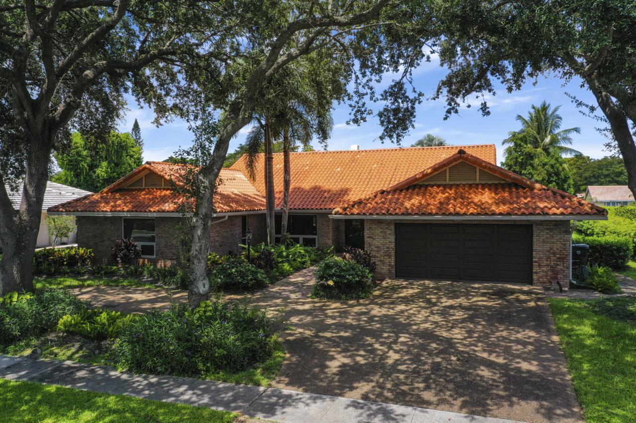 2871 Banyan Boulevard Circle - Photo 1