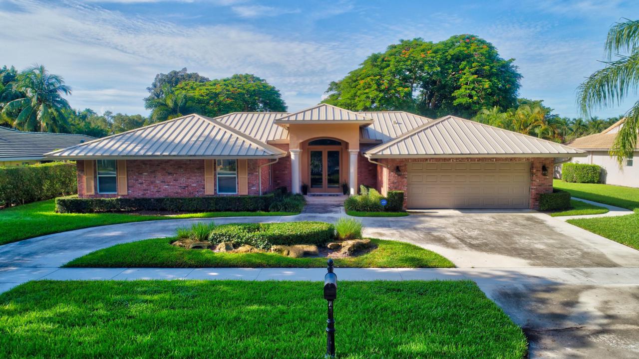 2840 Banyan Boulevard Circle - Photo 1