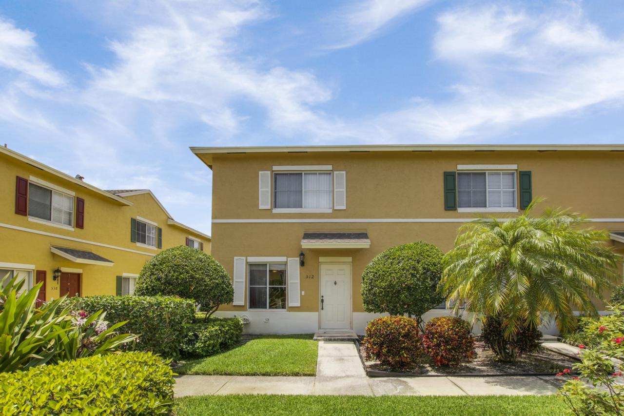 512 Bloxham Street - Photo 1