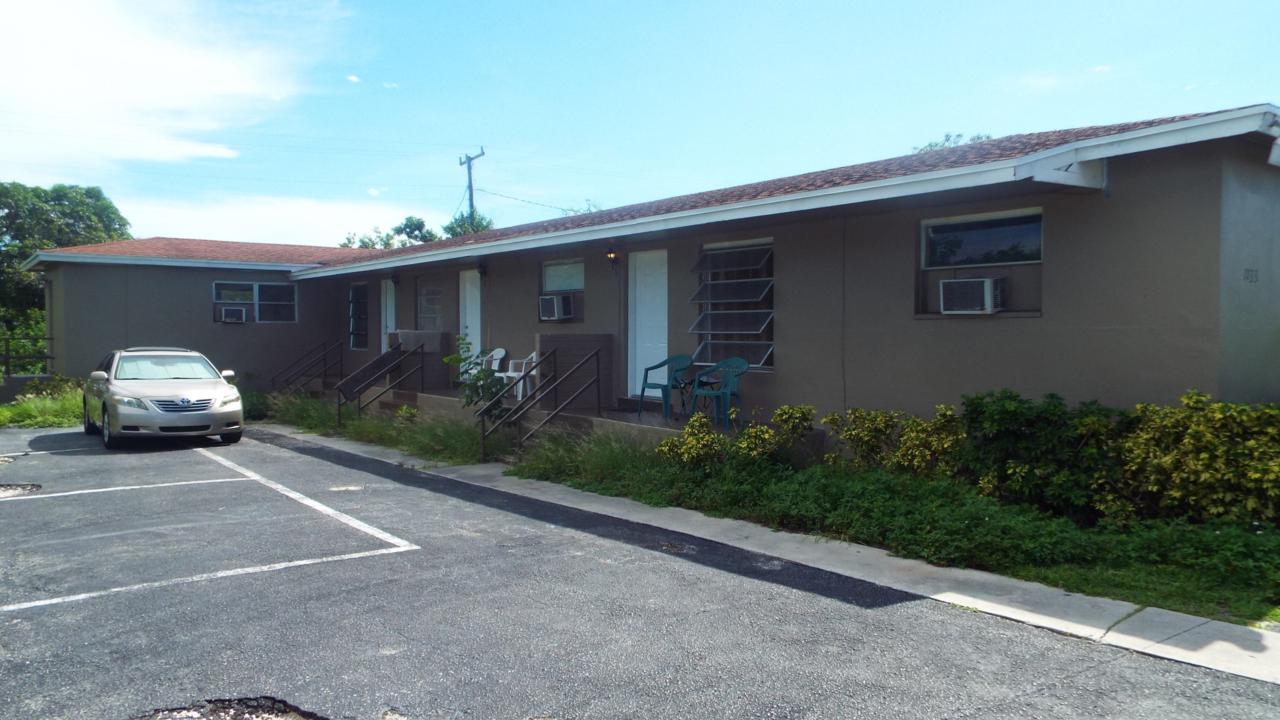 1133 30th Street - Photo 1