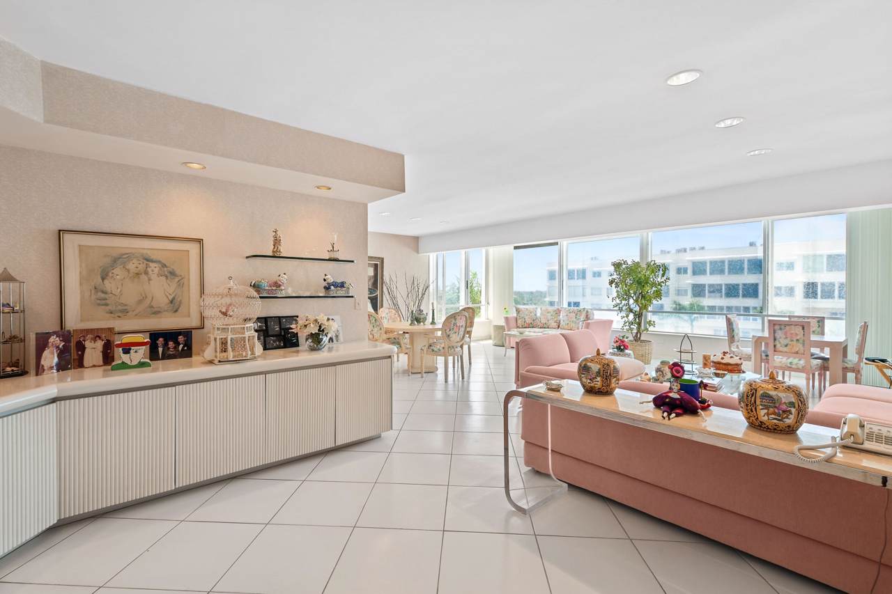 44 Cocoanut Row - Photo 1
