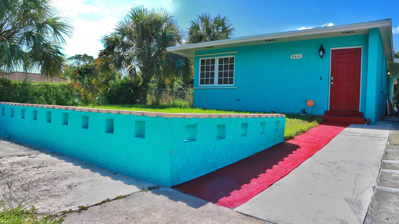 944 39th Street - Photo 1