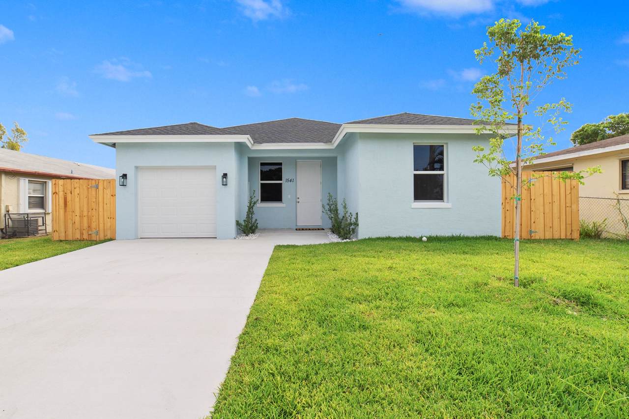 1541 28th Street - Photo 1