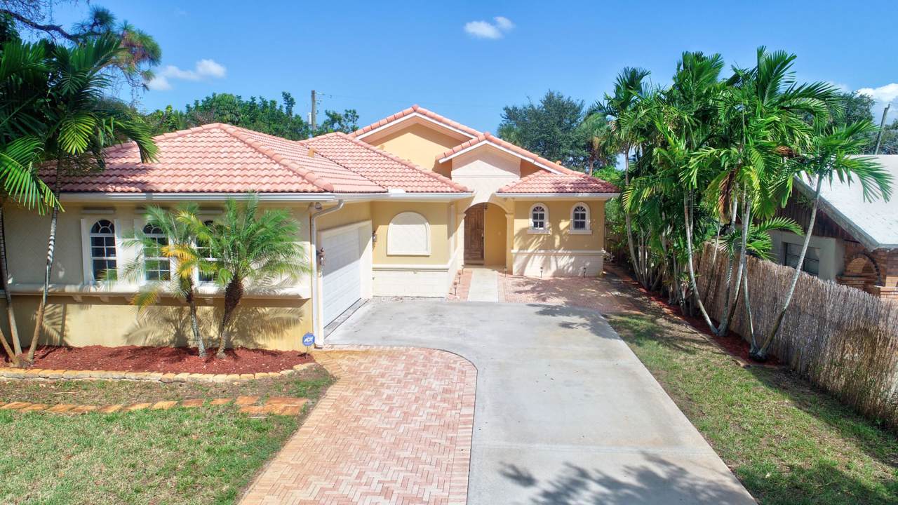 1464 28 Avenue - Photo 1