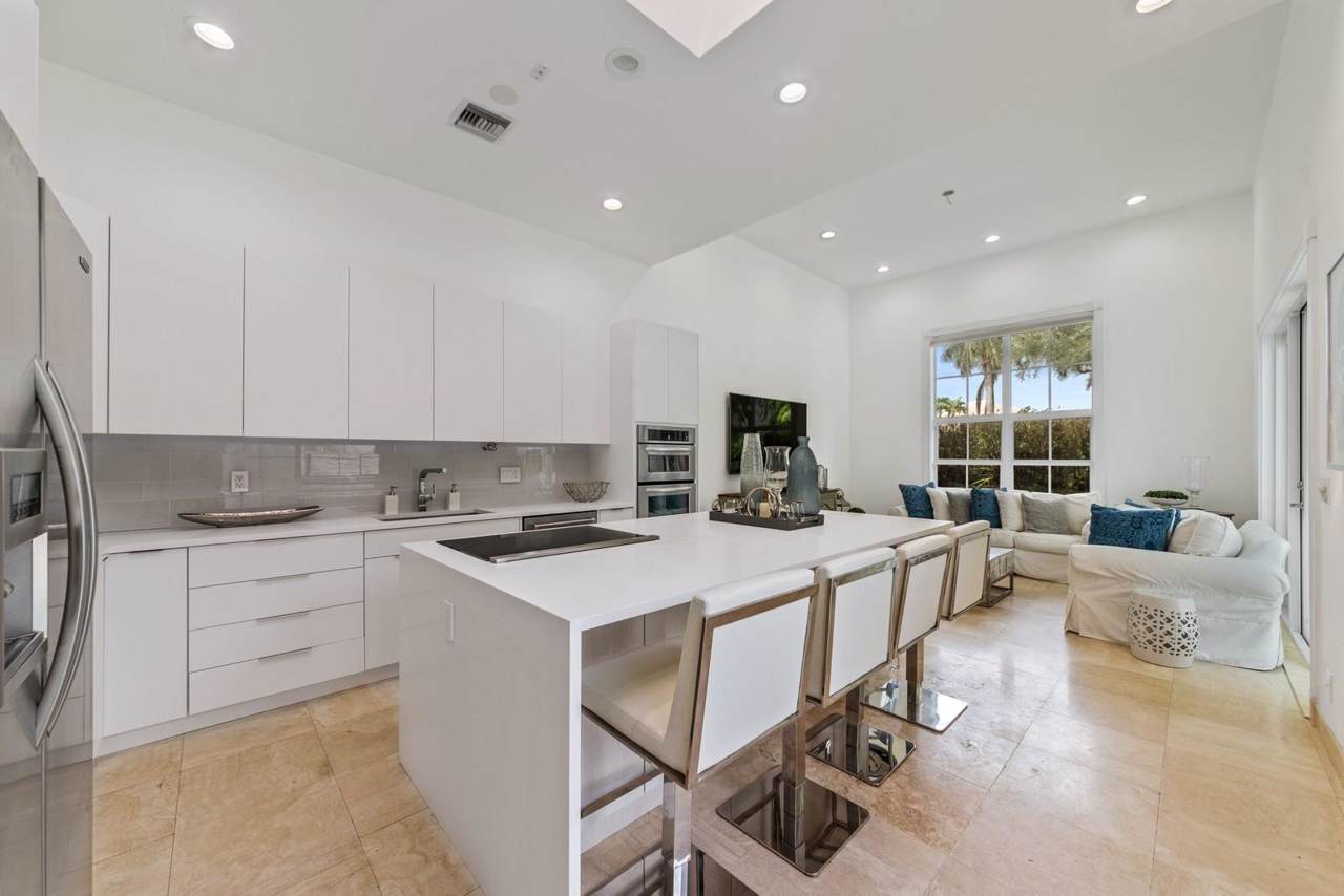 5625 40th Avenue - Photo 1