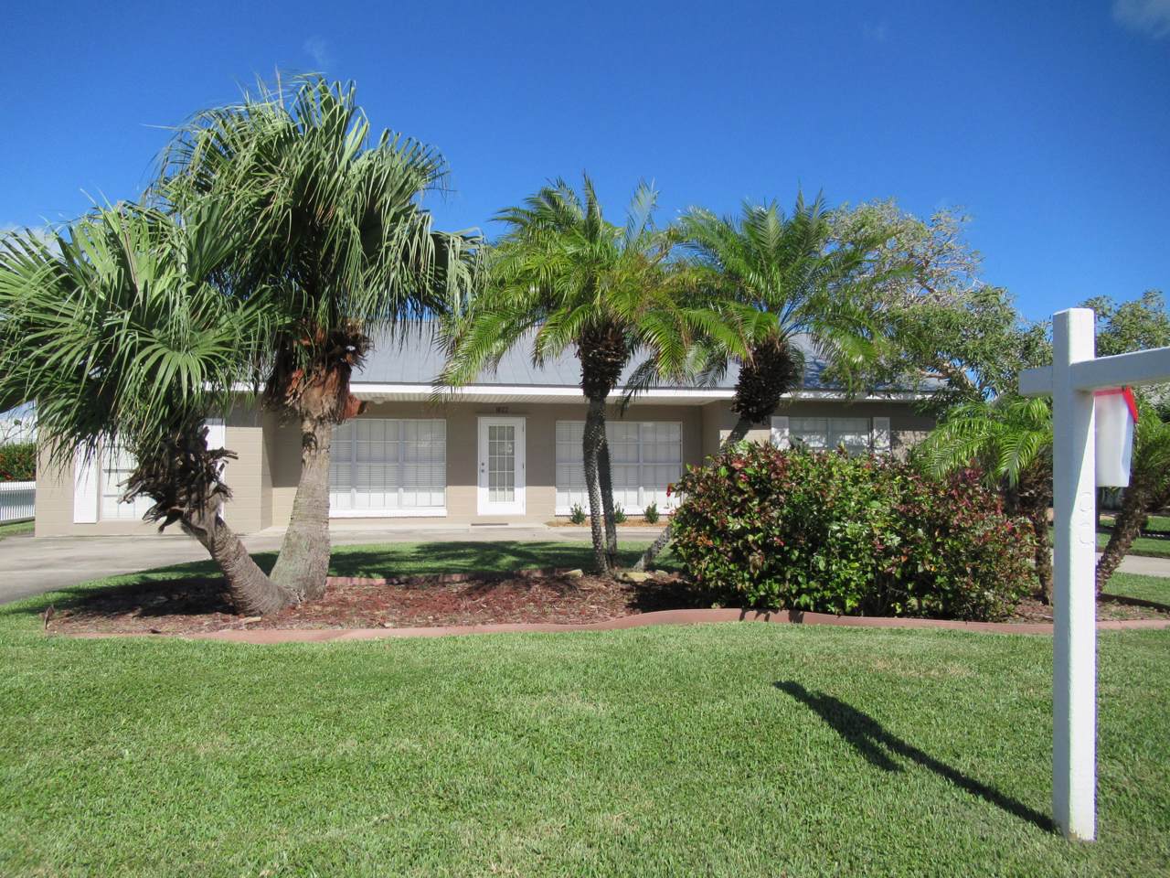 1822 Eucalyptus Avenue - Photo 1