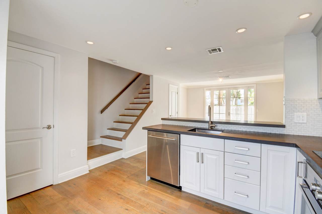 998 Jeffery Street - Photo 1