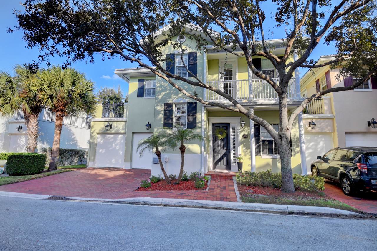 1039 Heritage Club Circle - Photo 1