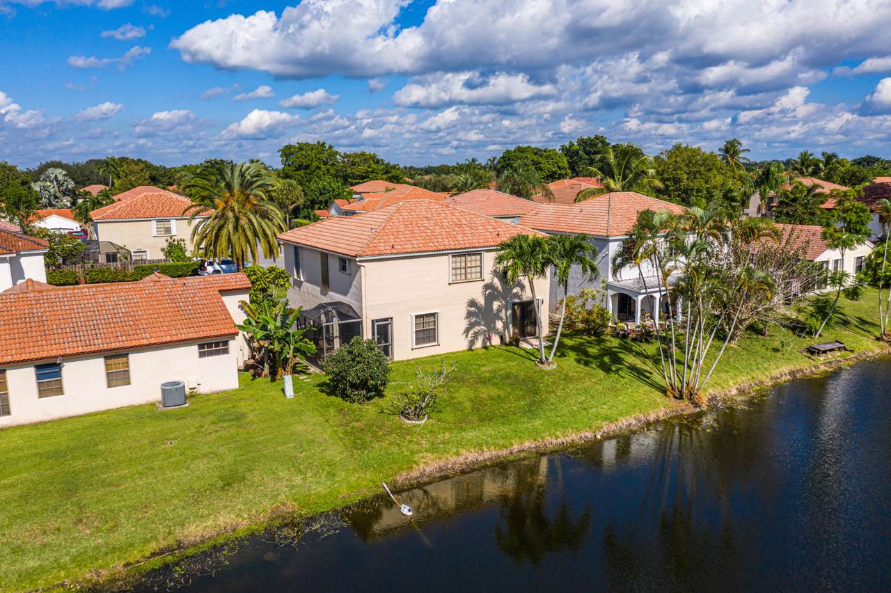 1748 Shoreside Circle - Photo 1