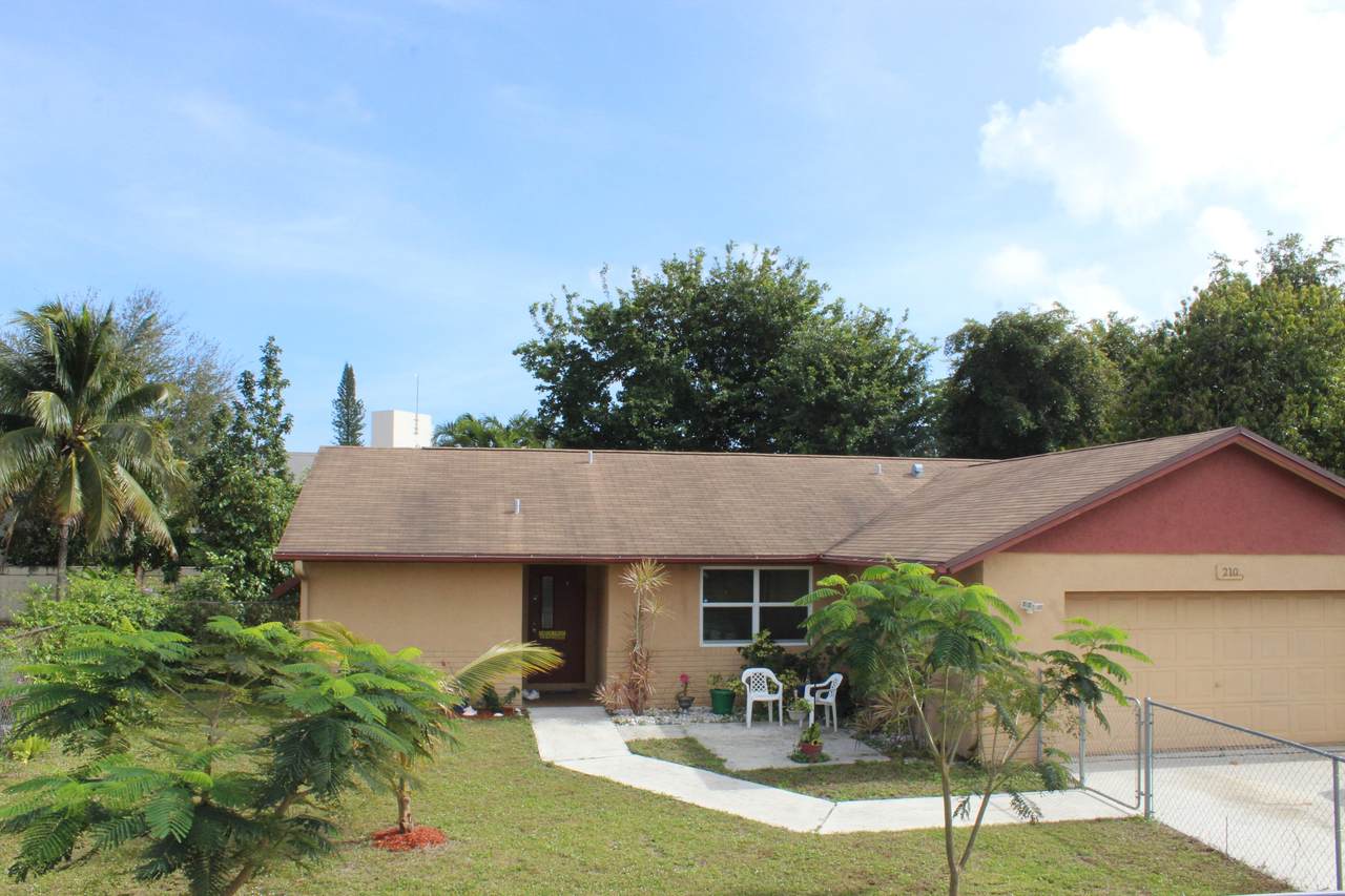 210 Elaine Circle - Photo 1