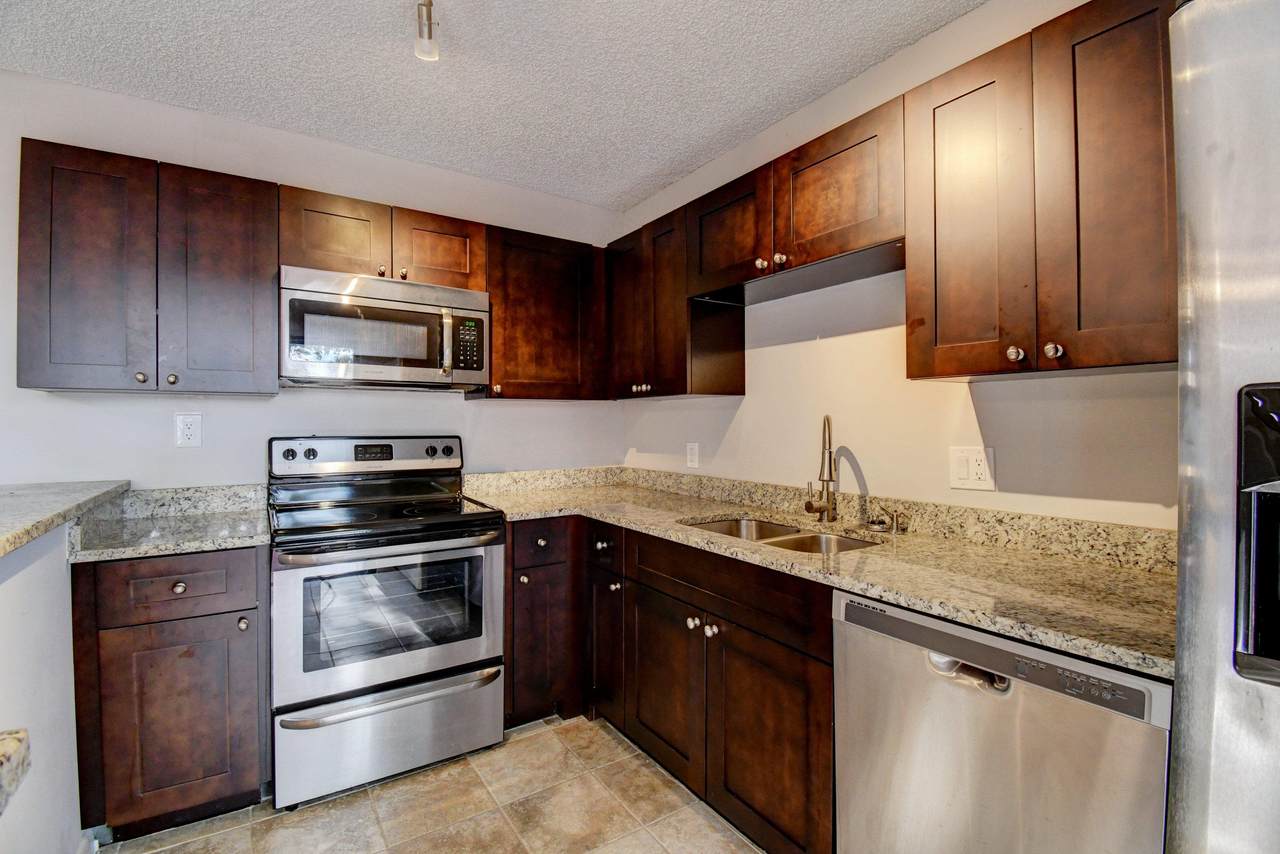 823 8th Court - Photo 1