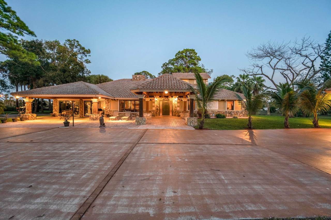 160 Elaine Road - Photo 1