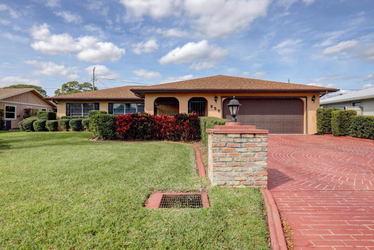 525 Brookside Terrace - Photo 1