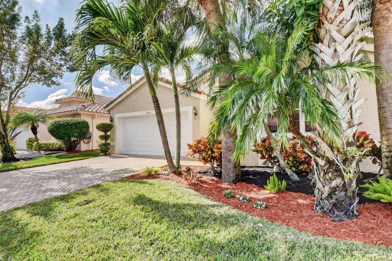 5225 Glenville Drive - Photo 1