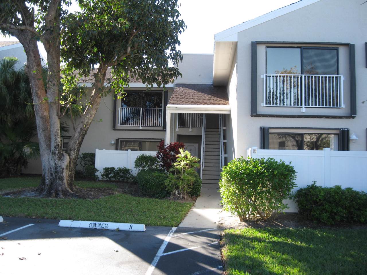 3215 Lakeview Circle - Photo 1
