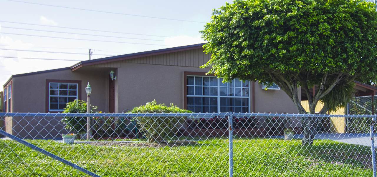 1551 11 Street - Photo 1