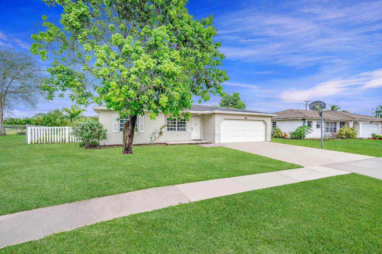 22460 Lombard Avenue - Photo 1