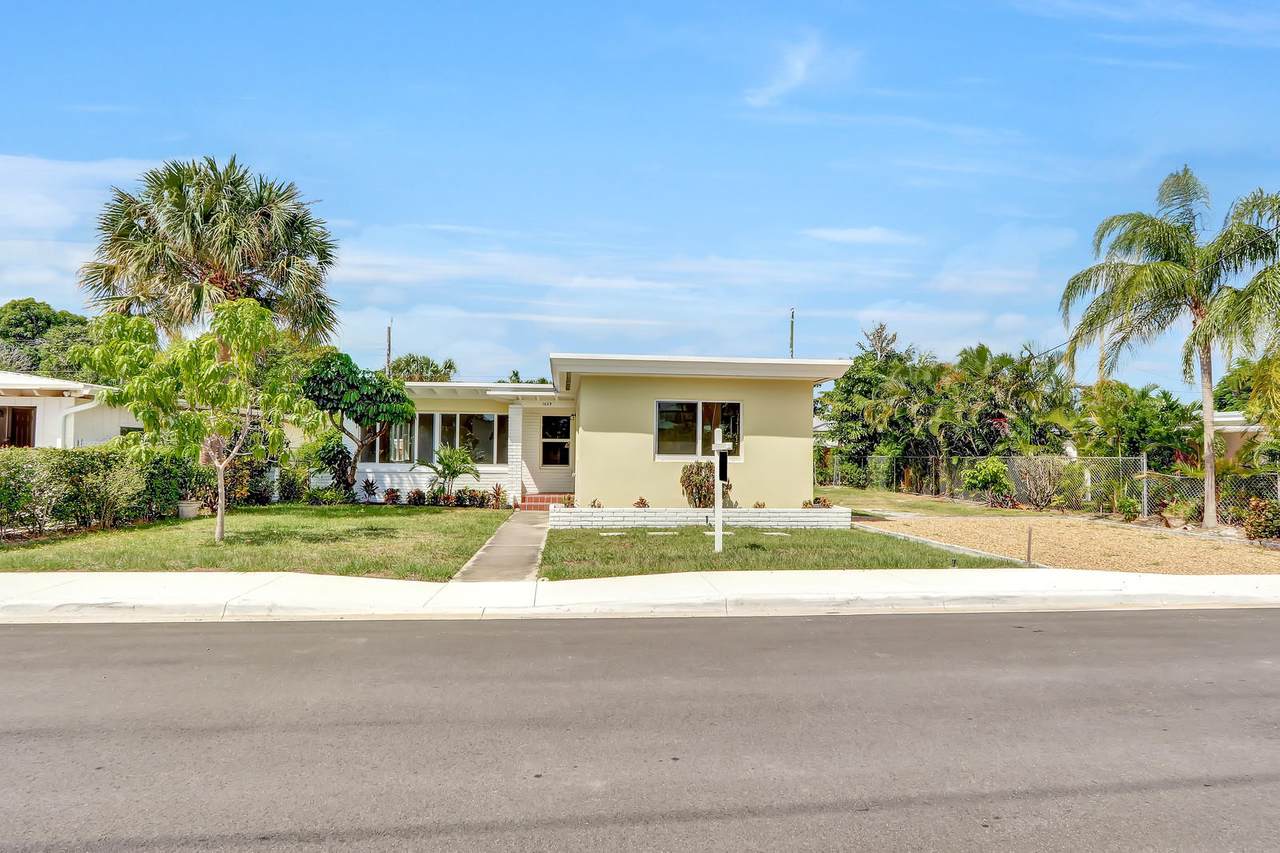 1629 Lakeside Drive - Photo 1