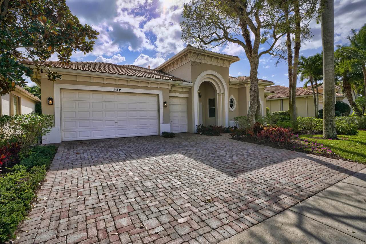 232 Montant Drive - Photo 1
