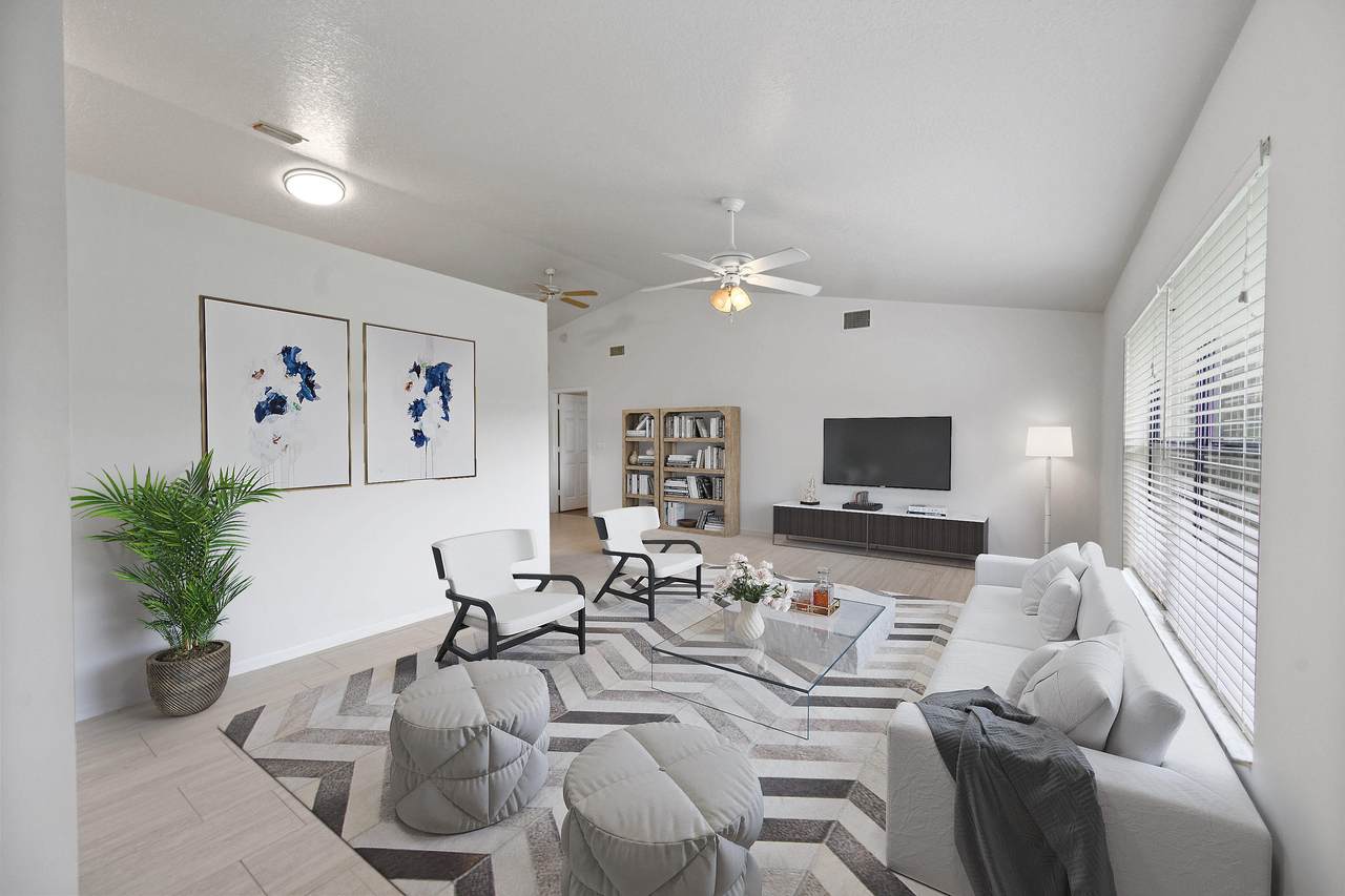17632 35th Place - Photo 1