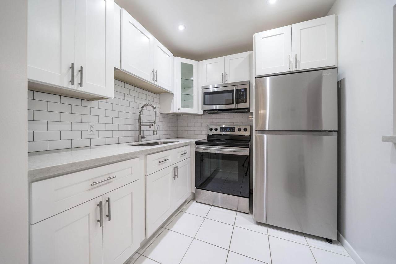 230 Dorchester J - Photo 1 230 Dorchester J - Photo 1