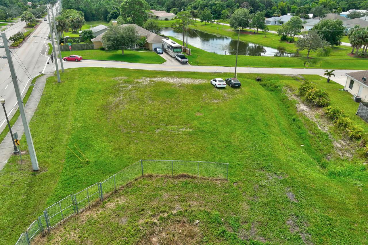 1602 Airoso Boulevard - Photo 1