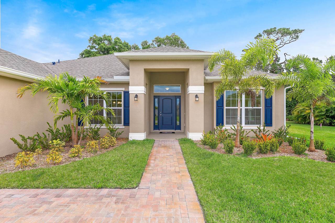8204 Amalfi Circle - Photo 1
