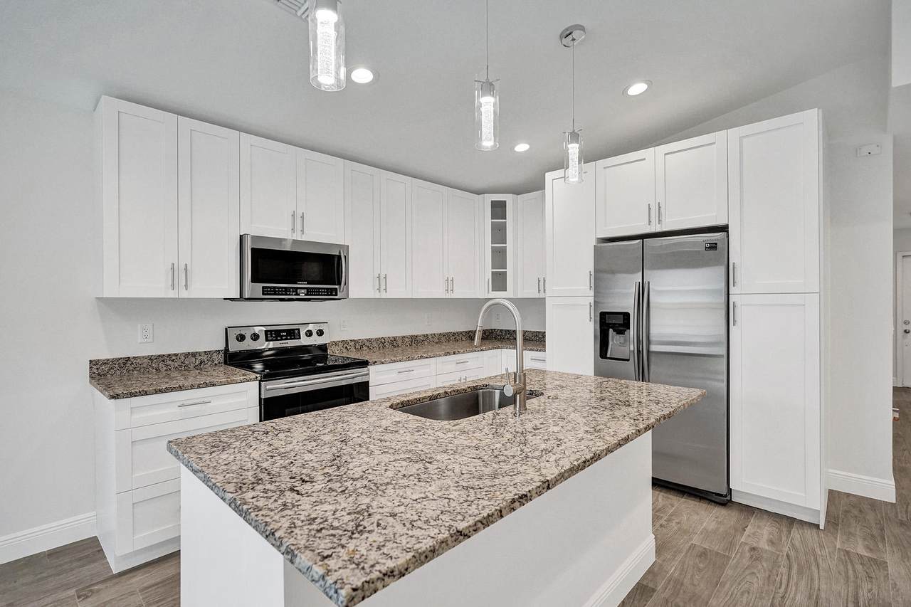 2634 Saginaw Avenue - Photo 1
