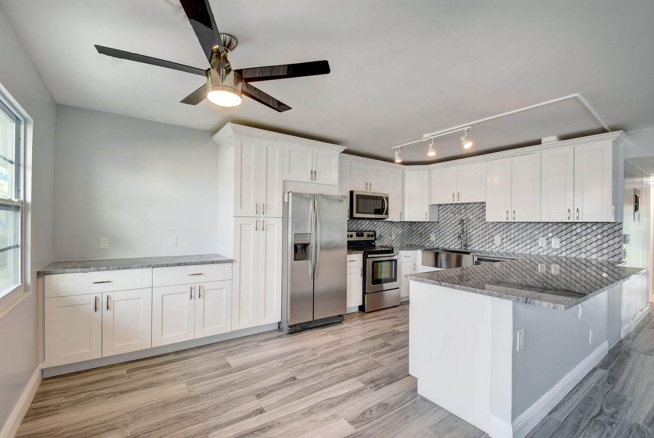 1033 Lincoln B - Photo 1