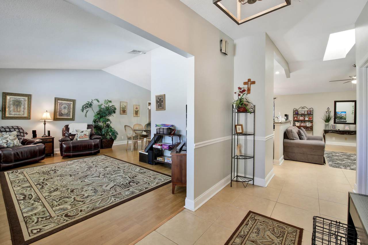 1047 Shady Lakes Circle - Photo 1