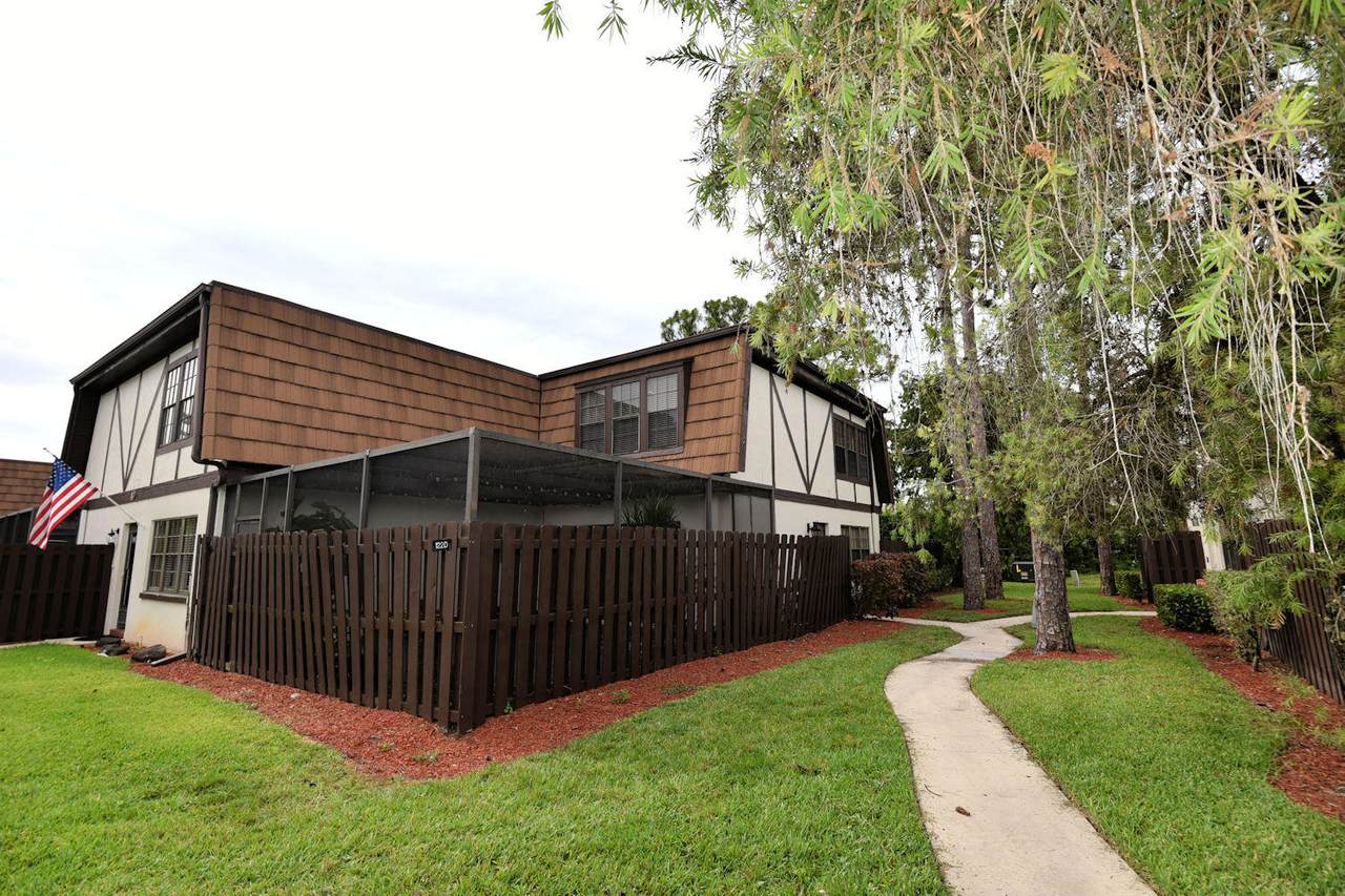 122 Weybridge Circle - Photo 1