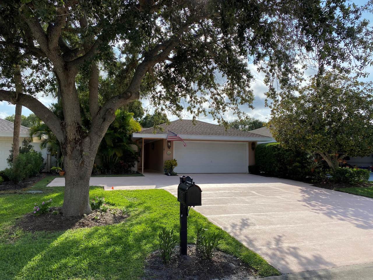17085 Bay Street - Photo 1