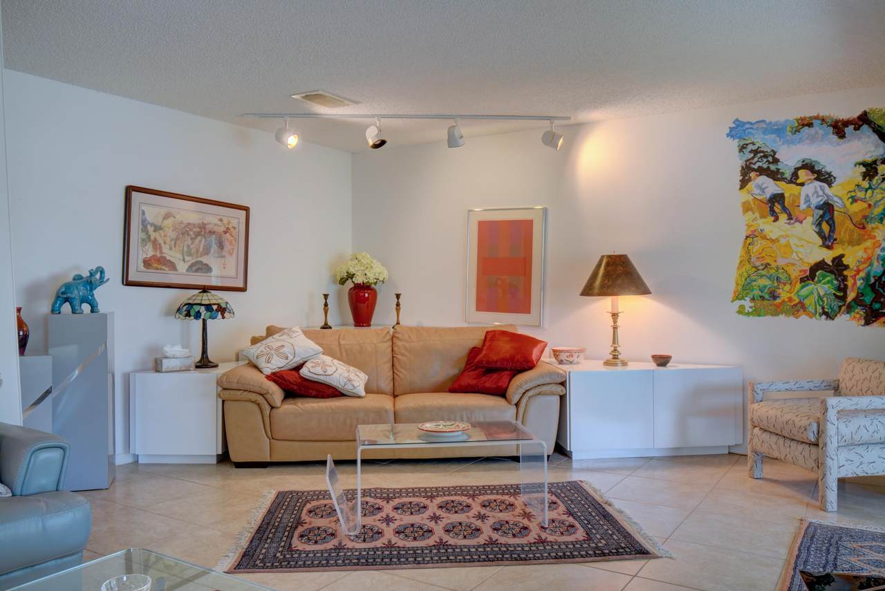 17 Stratford Drive - Photo 1