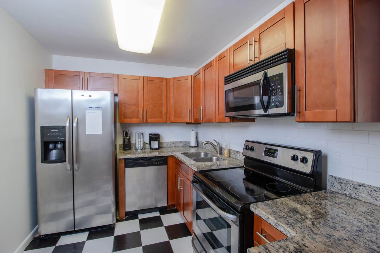 480 20th Street - Photo 1