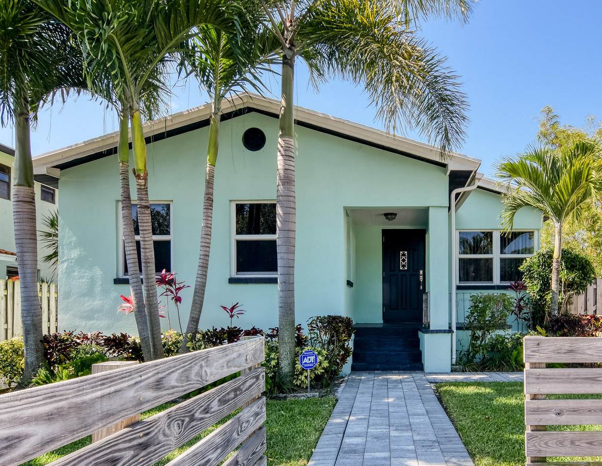 214 10th Street - Photo 1