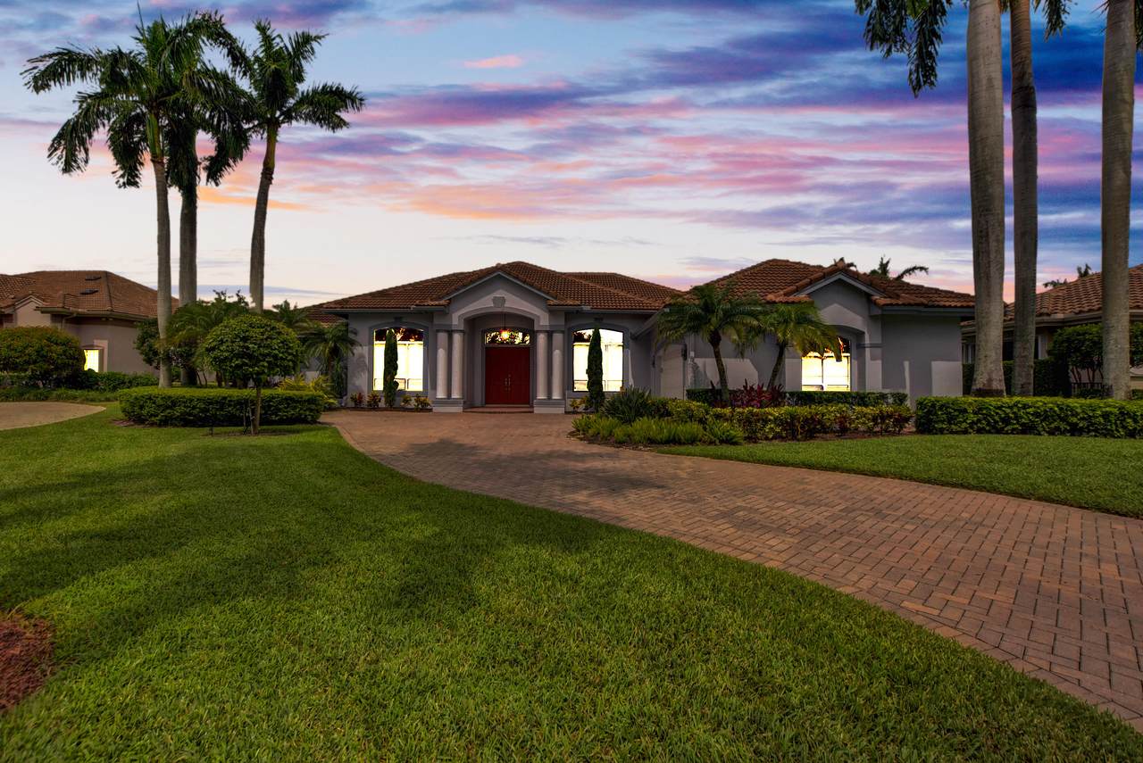 2533 Seminole Circle - Photo 1