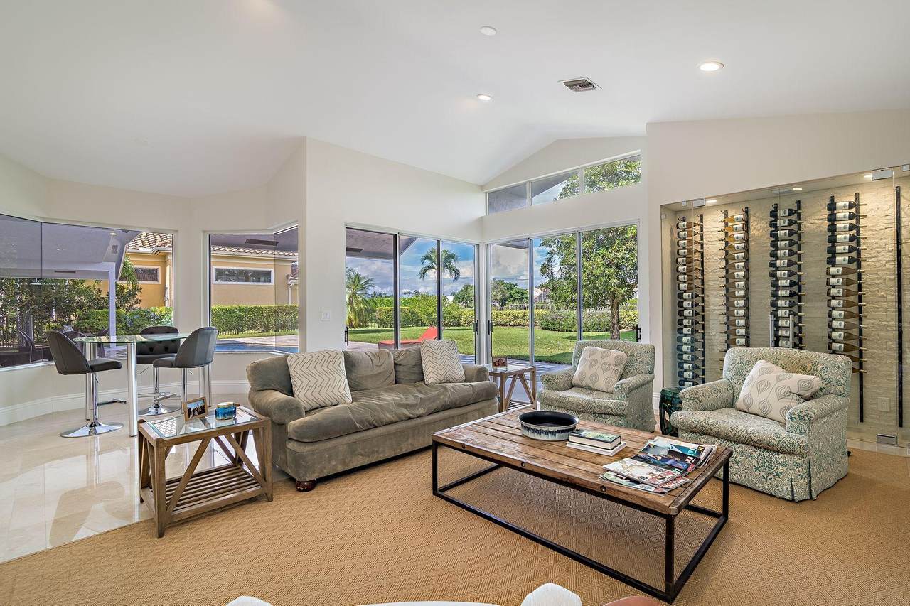 44 St James Drive - Photo 1