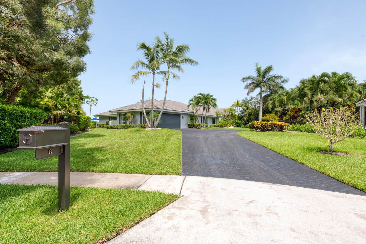8 Woodbrook Circle - Photo 1