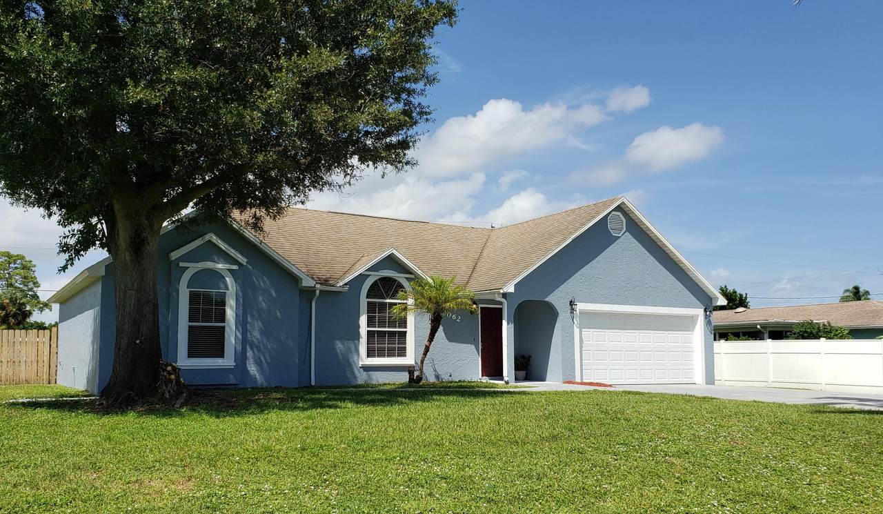 2062 Floresta Drive - Photo 1