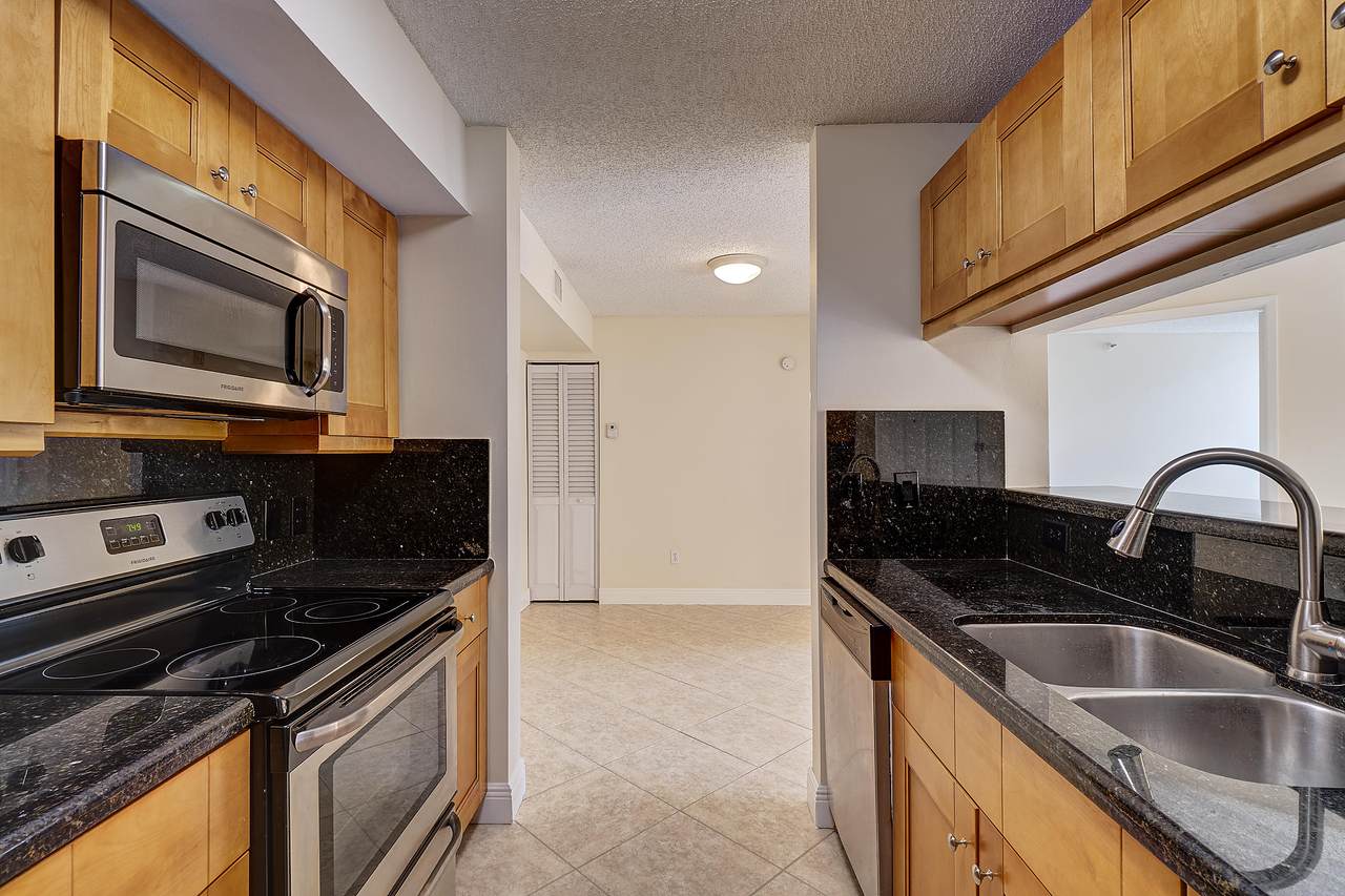 103 Yacht Club Way - Photo 1